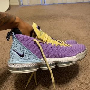 Lebron 16's Lakers Heritage Sz 12